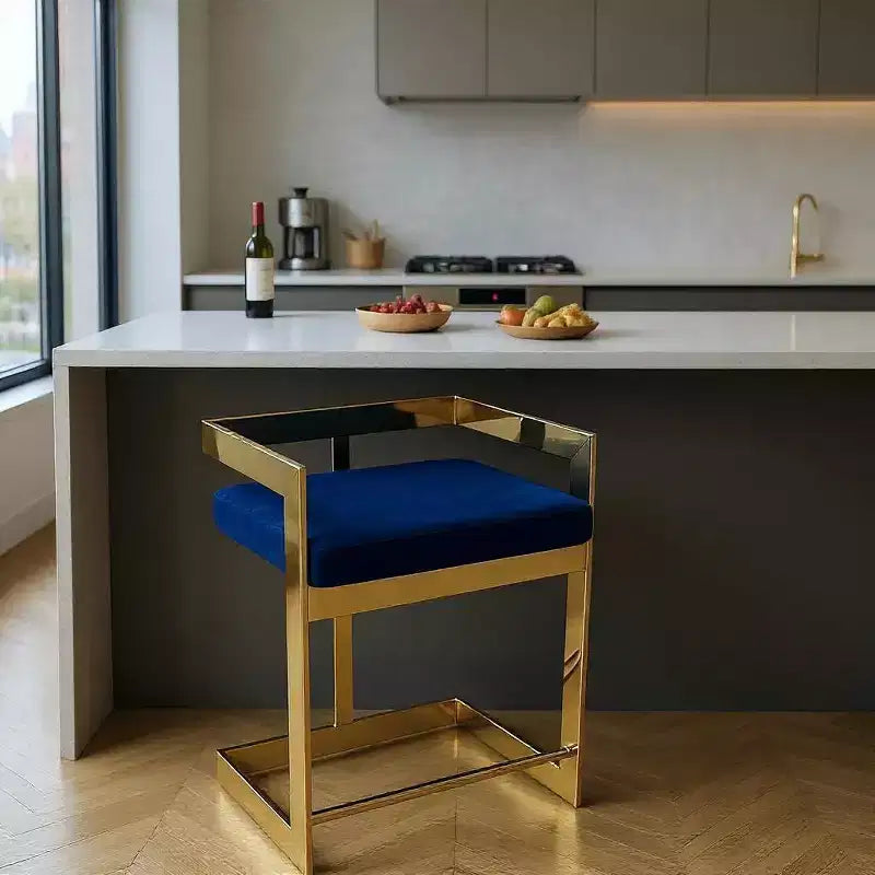 30 blaue und goldene Barhocker aus Metall und Samt mit niedriger Rückenlehne