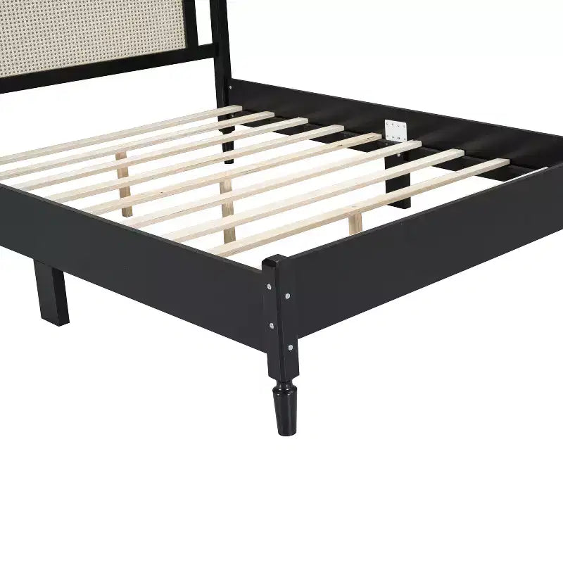 Queensize-Plattformbett aus Holz mit natürlichem Rattan-Kopfteil, Vintage-Bettgestell mit Lattenrost, Schwarz