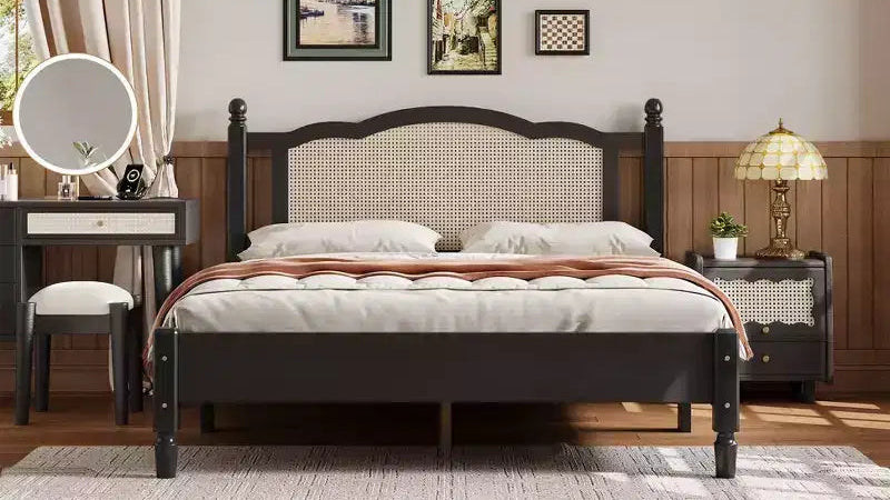 Queensize-Plattformbett aus Holz mit natürlichem Rattan-Kopfteil, Vintage-Bettgestell mit Lattenrost, Schwarz