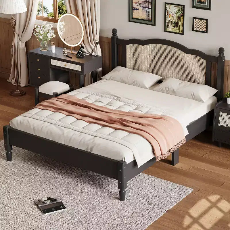 Queensize-Plattformbett aus Holz mit natürlichem Rattan-Kopfteil, Vintage-Bettgestell mit Lattenrost, Schwarz
